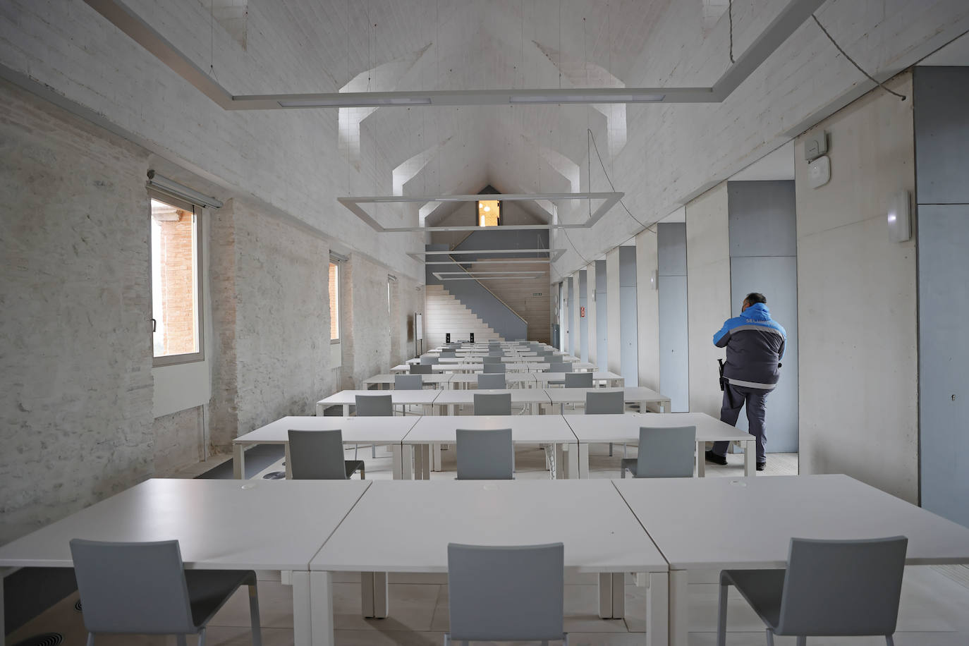 El edificio avanza en la rehabilitación de sus espacios. En primavera la Iglesia verá culminada su restauración y comenzará el refuerzo del claustro oeste 