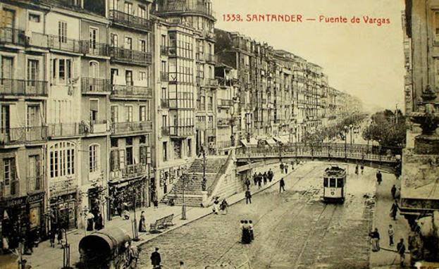 Imagen. Un puente en el centro de la ciudad.