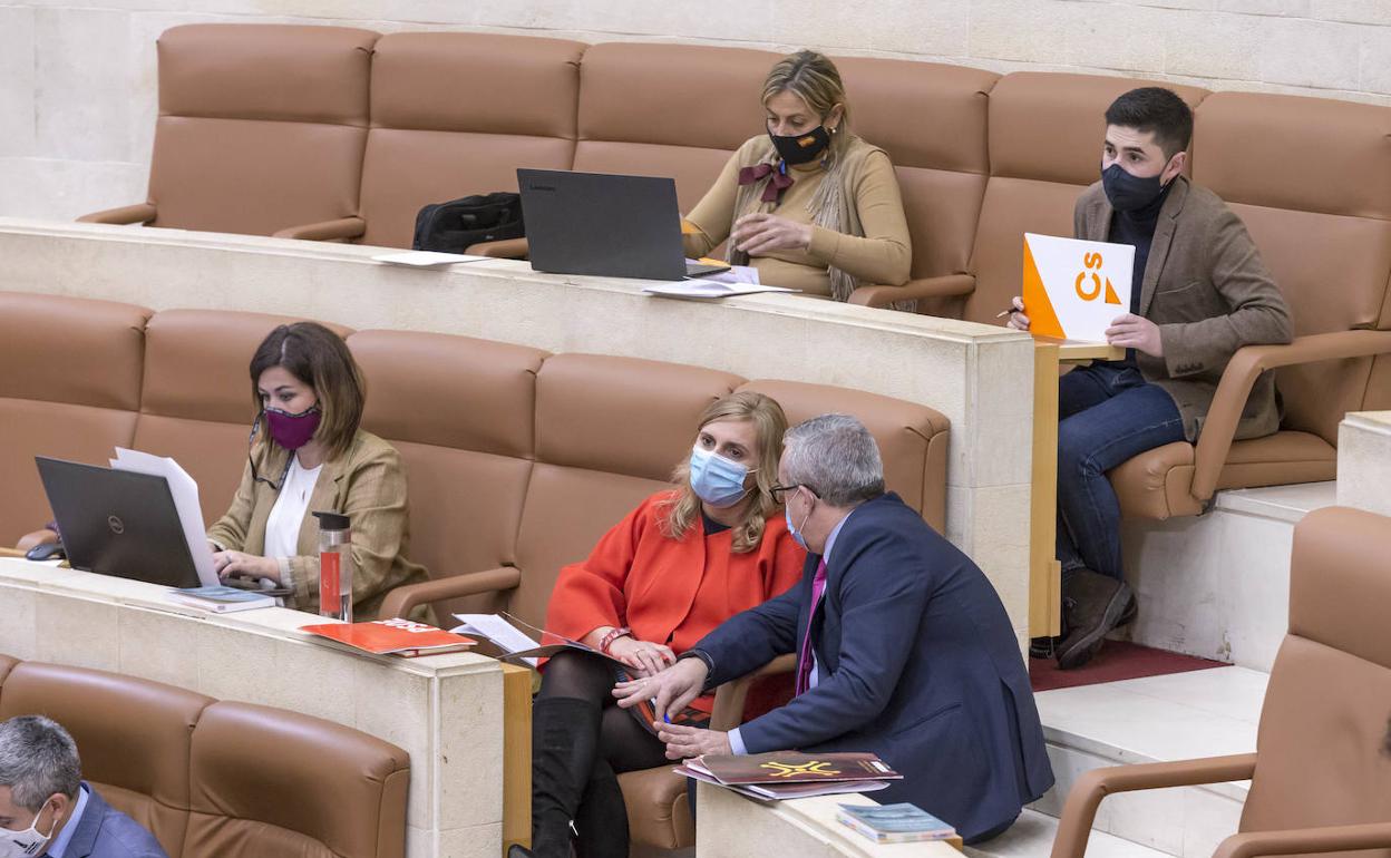 PRC y PSOE votan divididos en tres de las iniciativas debatidas hoy en el Parlamento