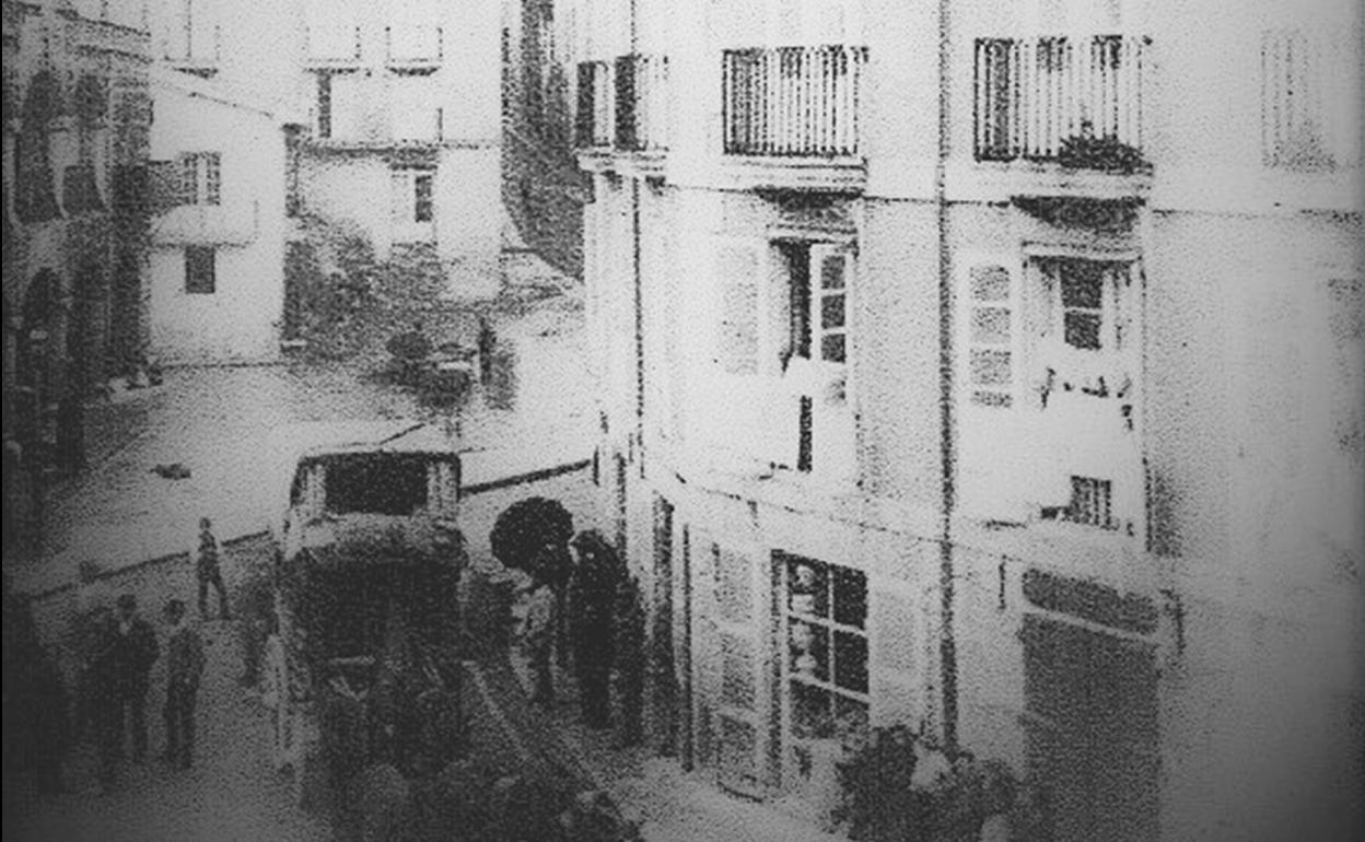 Siglo XIX, diligencia Laredo-Madrid en la Plaza Cachupín de Laredo. 