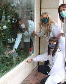 Imagen secundaria 2 - El covid no apaga todos los escaparates de Cayón