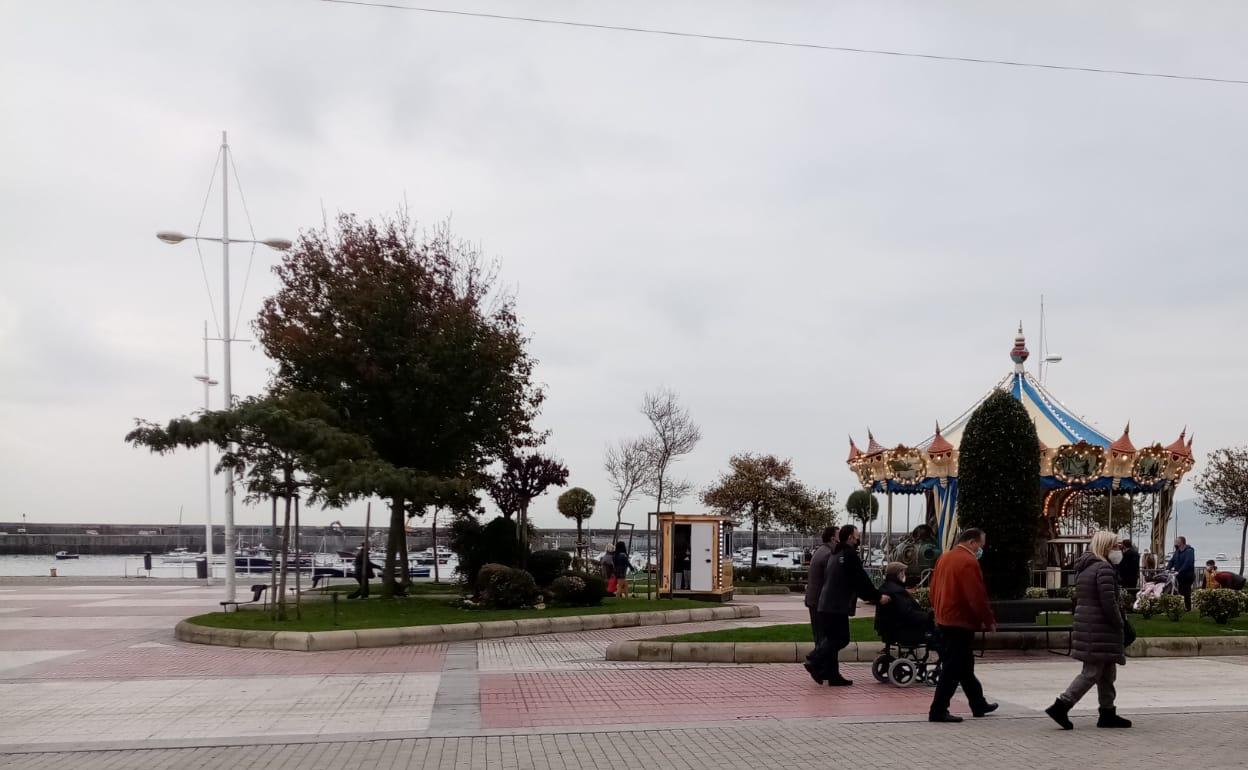 El aparcamiento subterráneo se encuentra en el centro de Castro, bajo el parque Amestoy.