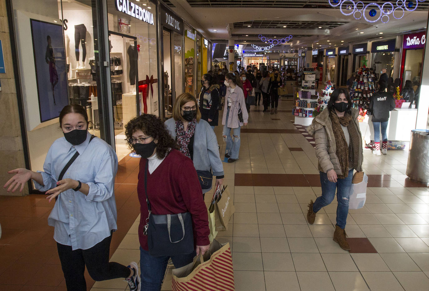 La Navidad está a la vuelta de la esquina y mucha gente aprovecha estos días para realizar compras y quedar en terrazas