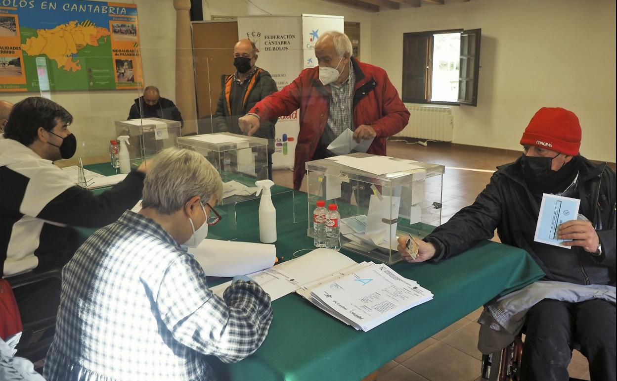 Las largas colas para votar marcaron el inicio de la jornada electoral