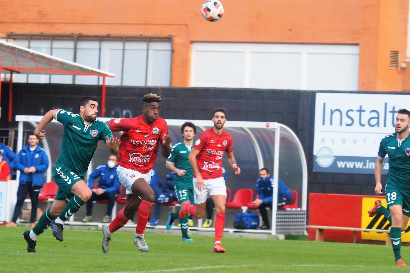 El Charles suma su cuarta victoria de la temporada a costa del Leioa y cierra la primera vuelta de la Liga en la cuarta posición