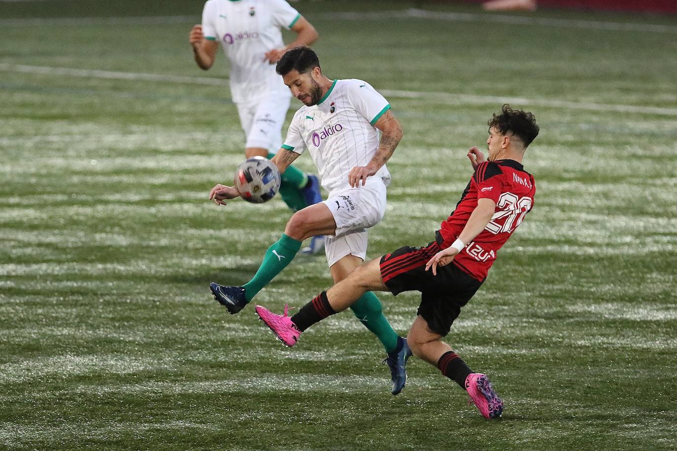 Partido demasiado irregular del Racing. Mala primera parte, en la que pudo marcar gracias a Balboa y en la que el Arenas se adelantó en el marcador con un gol de Leandro de penalti. Los cántabros salieron en tromba tras el descanso y logró la igualada con un cabezazo de Mantilla. 