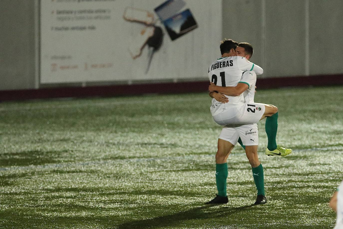 Partido demasiado irregular del Racing. Mala primera parte, en la que pudo marcar gracias a Balboa y en la que el Arenas se adelantó en el marcador con un gol de Leandro de penalti. Los cántabros salieron en tromba tras el descanso y logró la igualada con un cabezazo de Mantilla. 