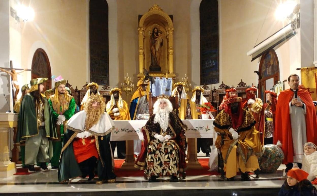 Los Reyes Magos protagonizaron el pasado año una recepción en la parroquia San José de El Astillero.