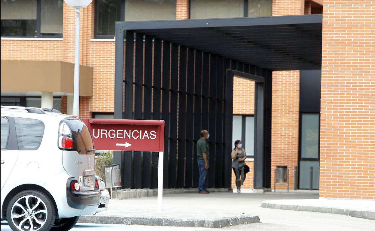 Imagen de archivo de la entrada a Urgencias del Hospital Sierrallana.