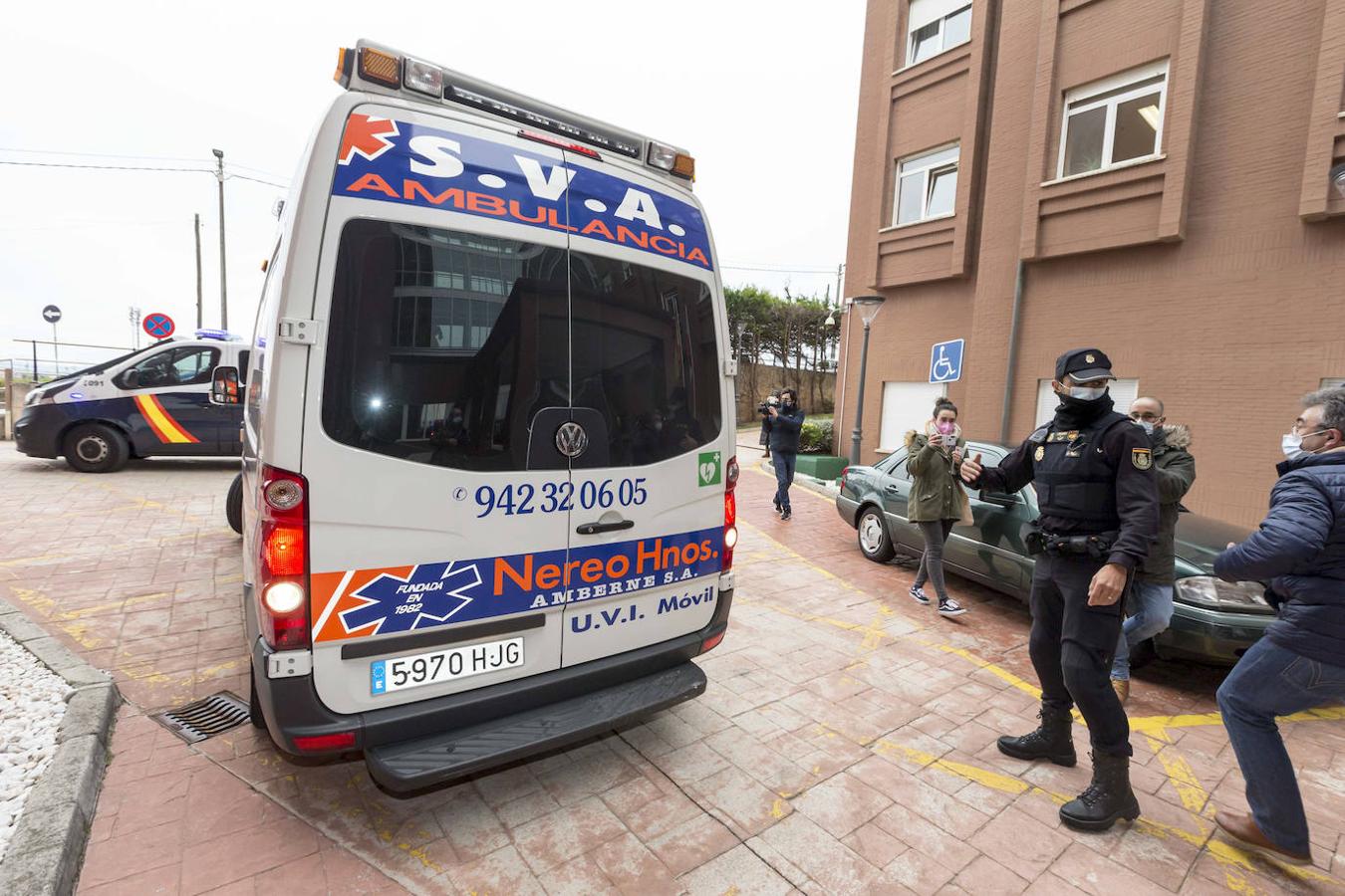 30 residentes y cinco sanitarios del CAD de Cueto, en Santander, han sido los primeros en recibir en Cantabria las vacunas contra el covid.