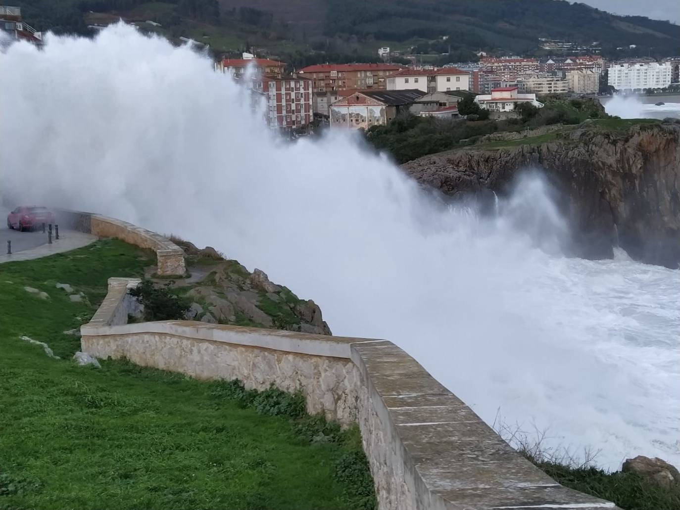 Oleaje enCastro Urdiales