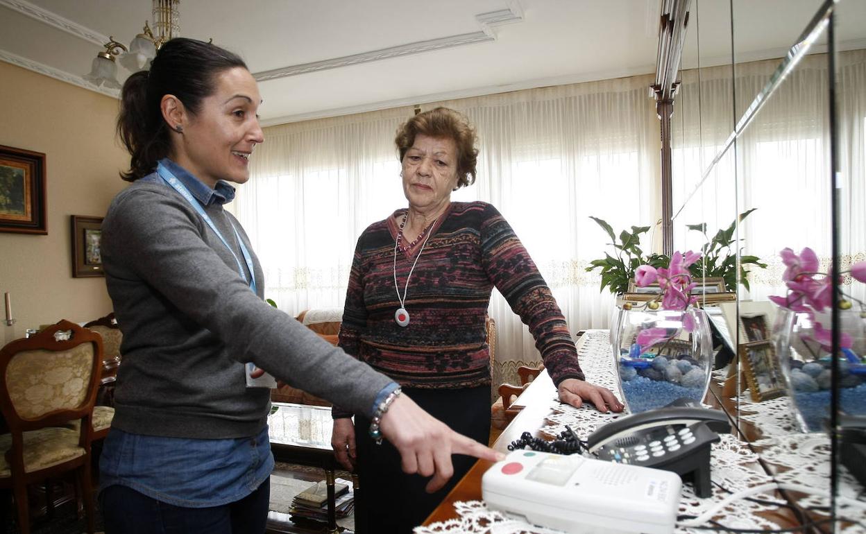 El servicio de Teleasistencia Domiciliaria de Torrelavega sale a licitación por 1,4 millones de euros