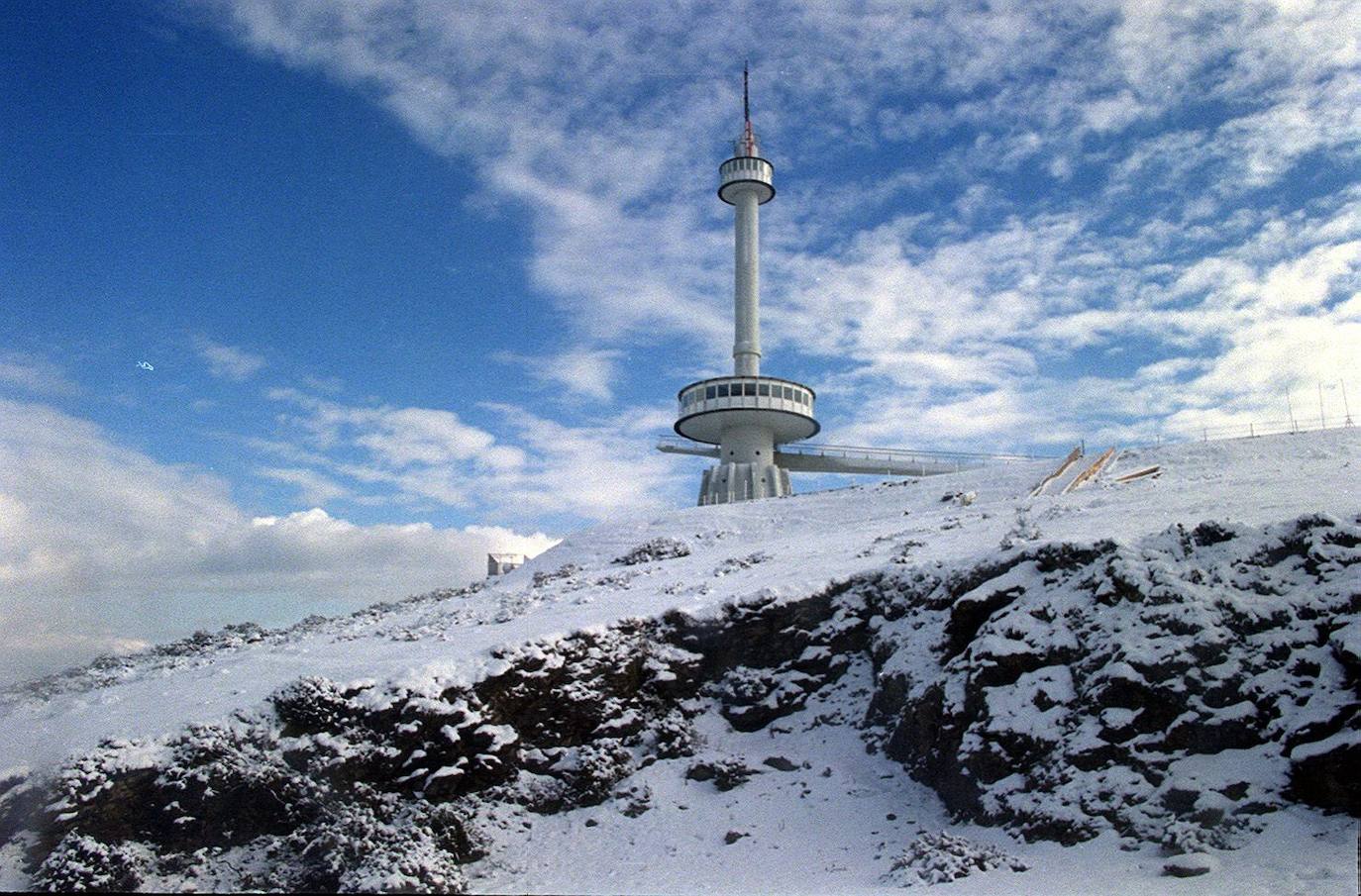 Enero de 2003. Panorámica de Peña Cabarga nevada