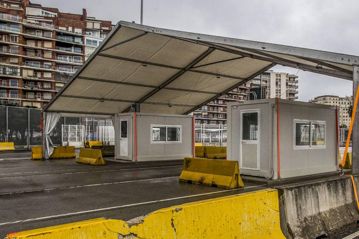 El nuevo edificio de Aduanas, ayer, en el Puerto. celedonio