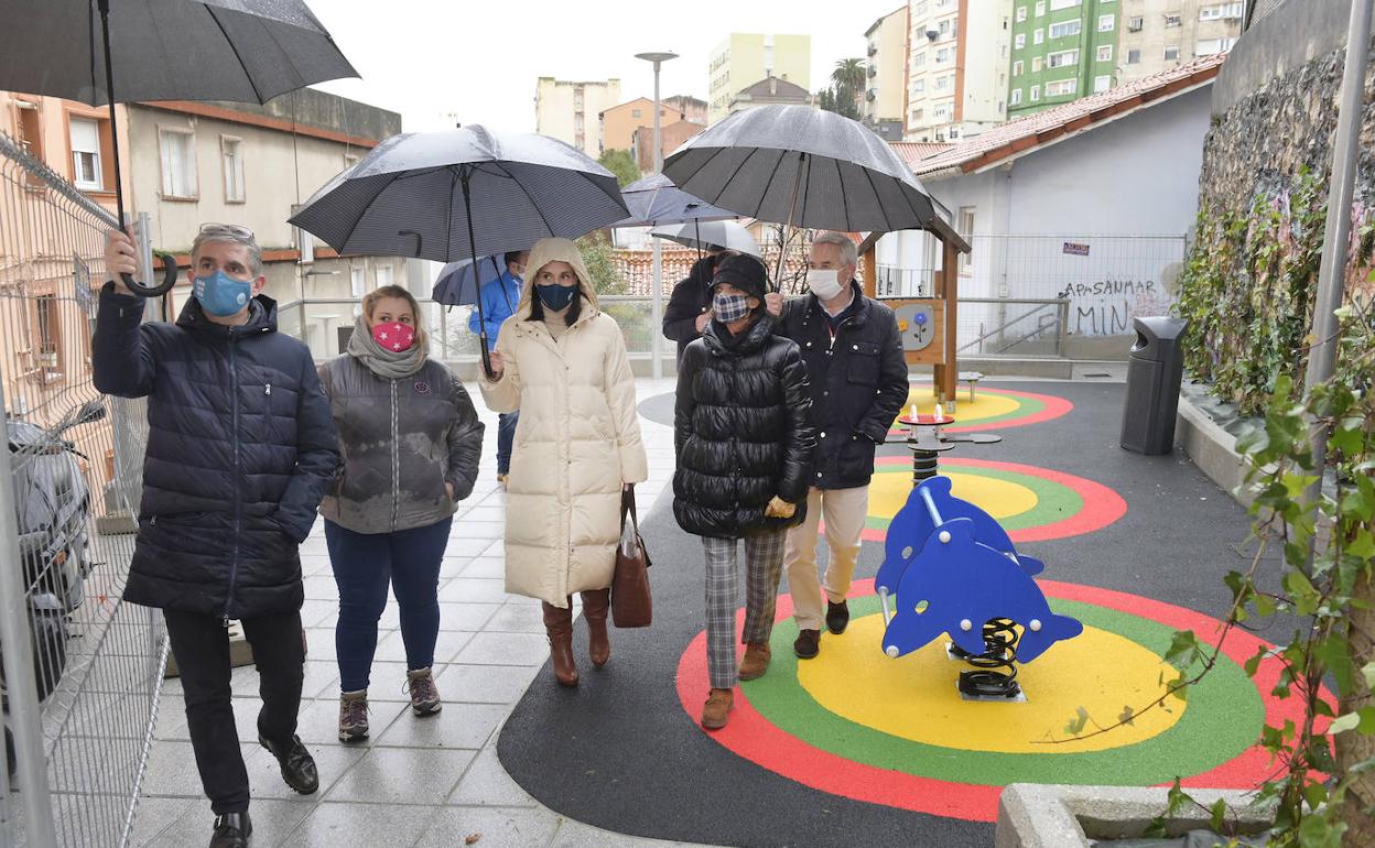 Zona de parque en la calle que ha sido reformada.