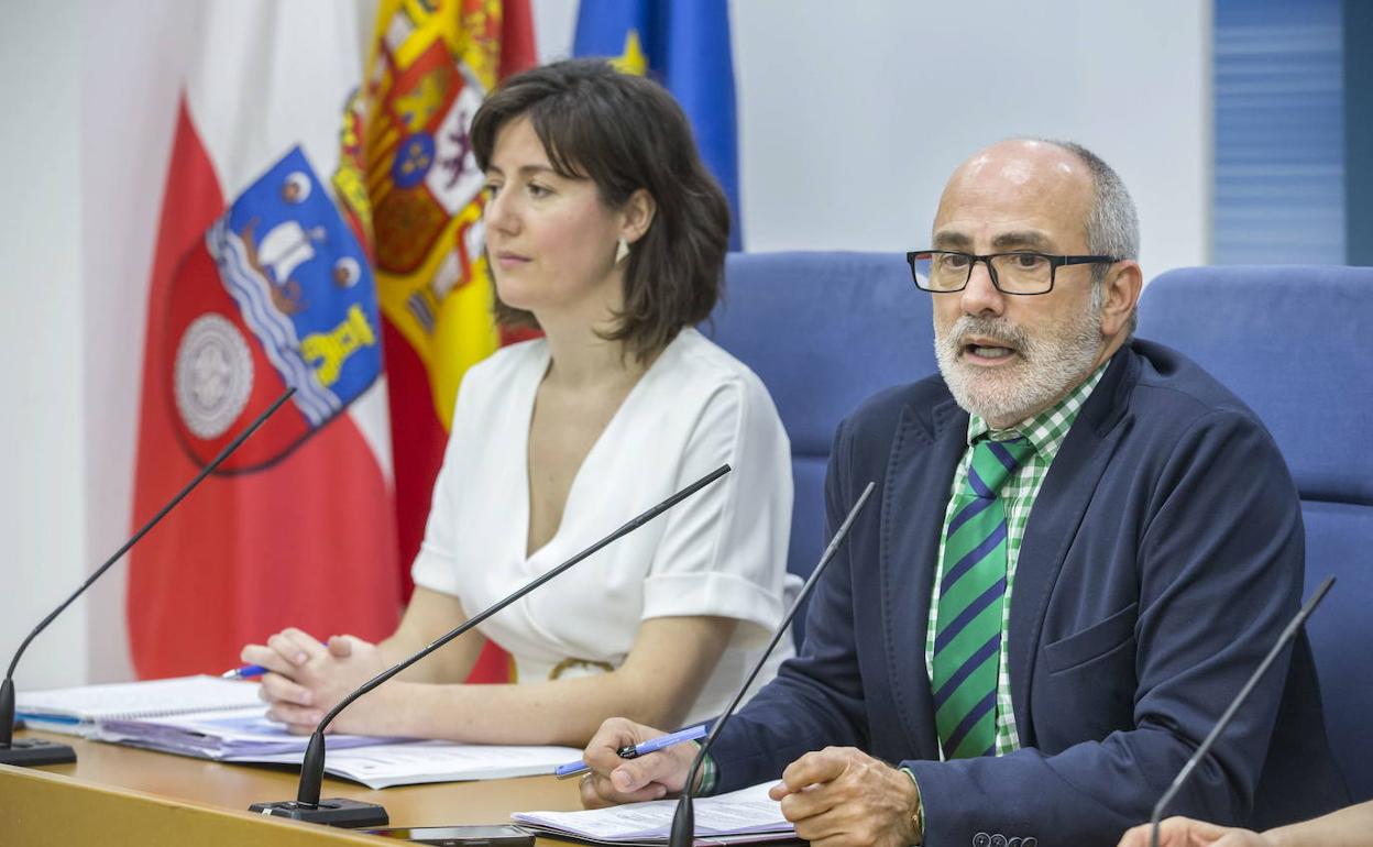 El consejero de Sanidad achaca a Navas falta de coordinación con el SCS