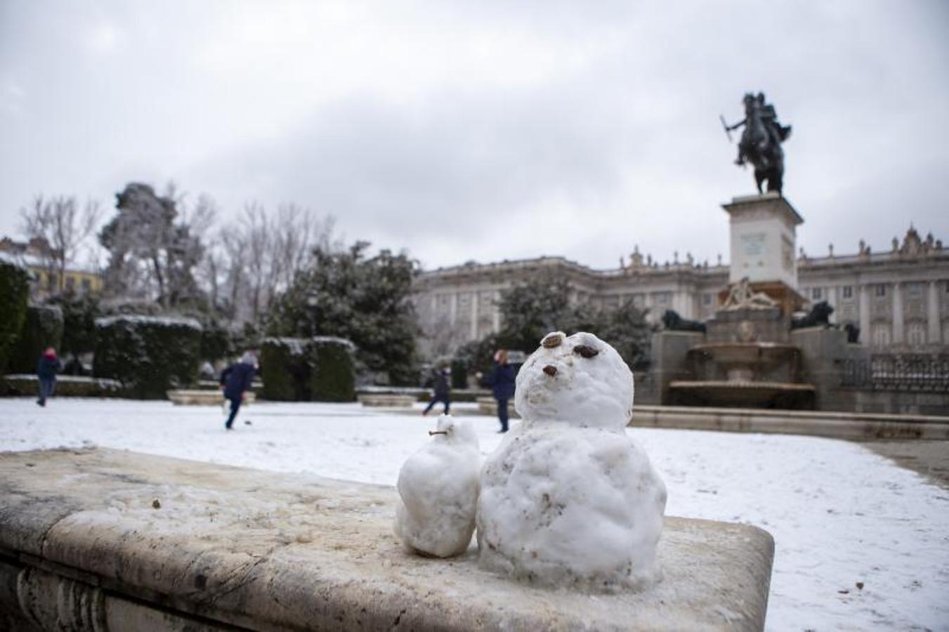 Nevada en los alrededores del Palacio Real y plaza de Oriente, en Madrid.