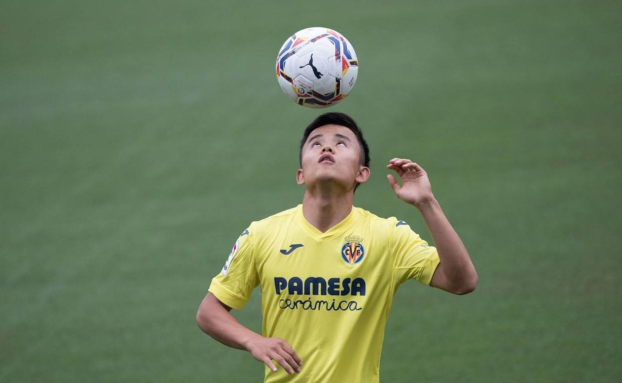 Take Kubo, con la camiseta del Villarreal. 