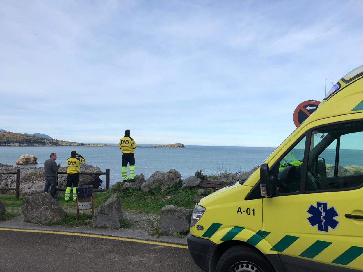 Intervención de DYA Cantabria el pasado mes diciembre por una persona con problemas en su tabla de surf en la zona de Oriñón. 