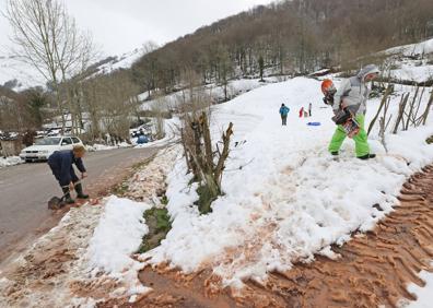 Imagen secundaria 1 - Abierta al tráfico la A-67, en un domingo en el que solo Liébana permanece en alerta por nevadas