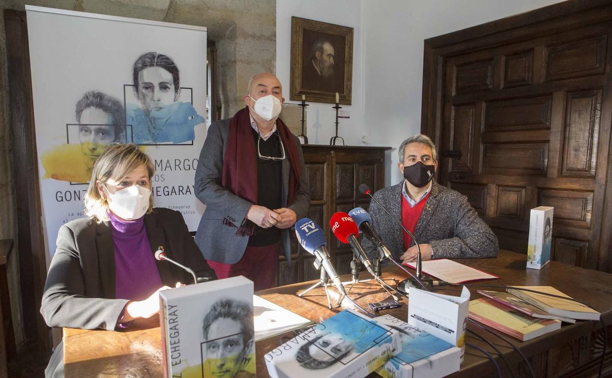 De izquierda a derecha, la alcaldesa Esther Bolado, Valeriano Teja y Pablo Zuloaga, este lunes en el acto de presentación.