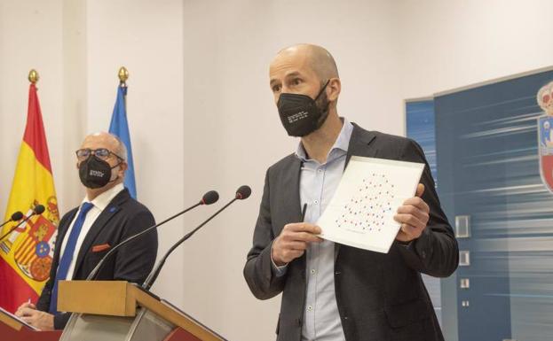 Imagen de la rueda de prensa ofrecida este miércoles por el consejero de Sanidad y el director general de Salud Pública. 