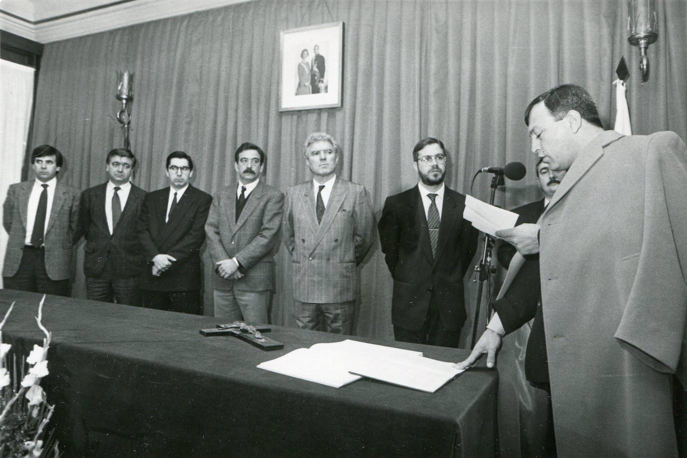  Francisco Javier López Marcano jurando su cargo ante Rafael de la Sierra, José Luis Gil y Antonio Relea.