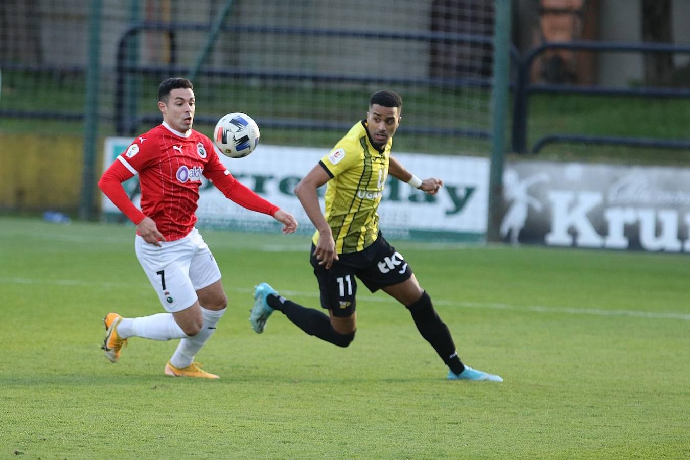 El Racing se impone en La Florida al Portugalete (0-1) gracias al gol de Bustos desde el punto de penalti