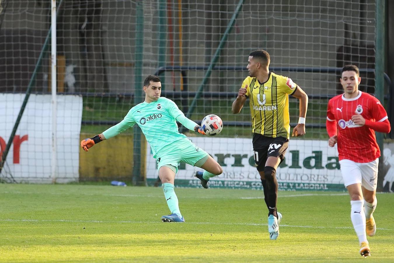 El Racing se impone en La Florida al Portugalete (0-1) gracias al gol de Bustos desde el punto de penalti