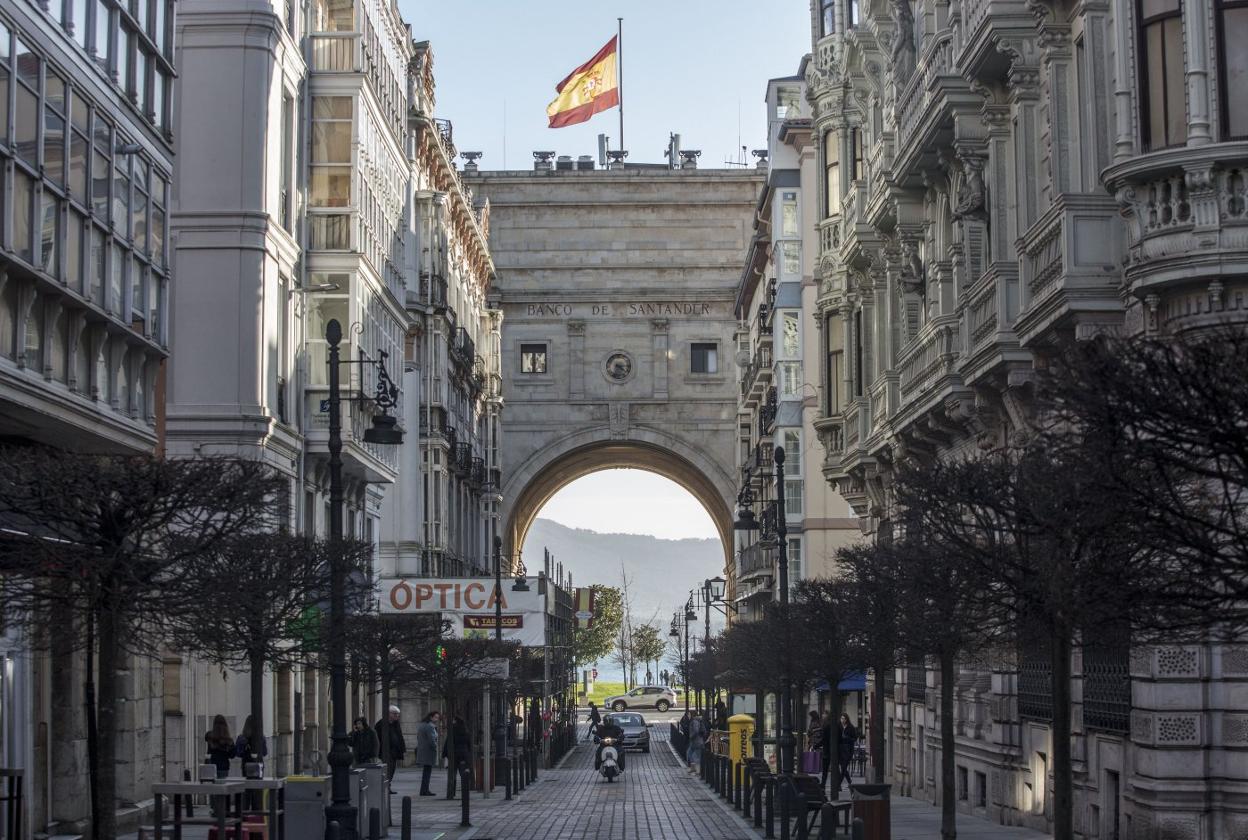 El icónico arco del histórico inmueble preside su conexión urbana. Las obras en el edificio y su entorno comenzarán a finales de mes. 