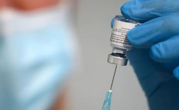 Cantabria «reducirá la intensidad» de la vacunación al recibir la mitad de las dosis habituales