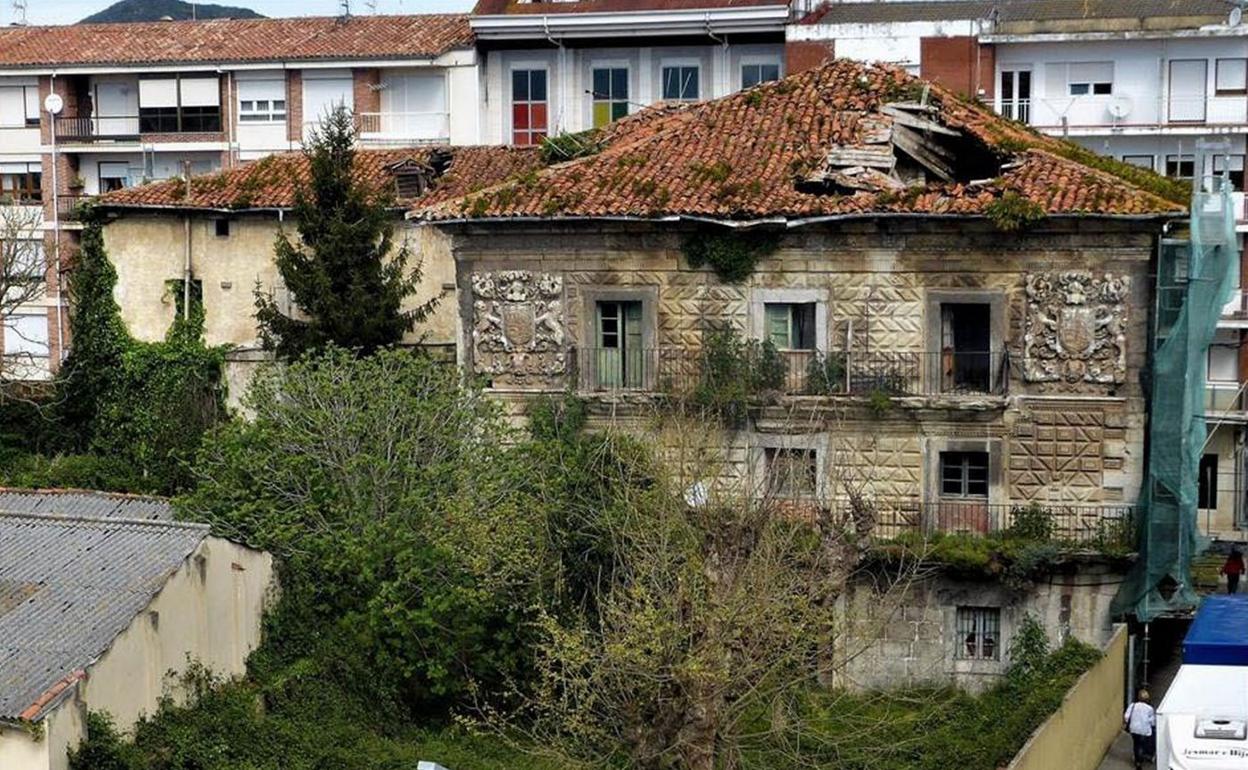 Santoña da cuenta del permiso para reparar el tejado de Chiloeches y demoler el ala oeste