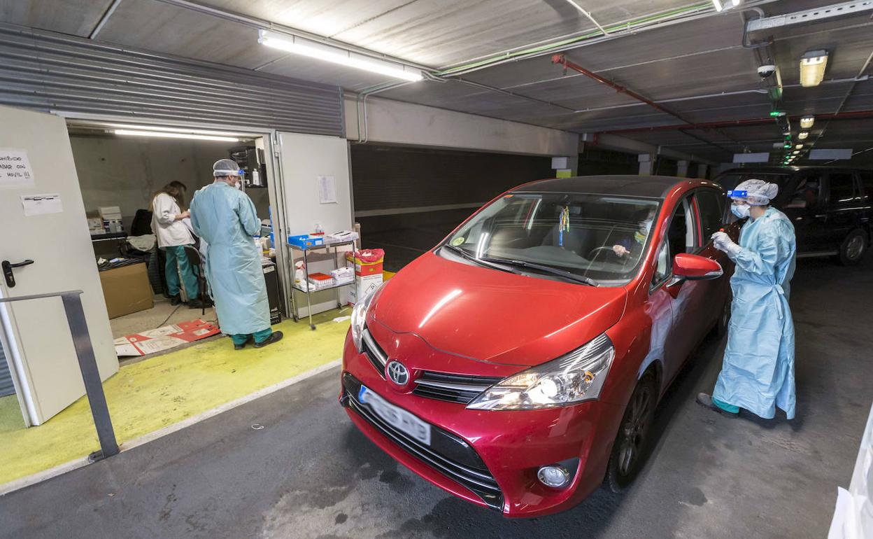 El SCS ha trasladado la actividad del 'coroauto' de la S-20, que se instaló en una carpa junto al Palacio de Deportes, al parking subterráneo de Cazoña, situado junto a la antigua Residencia Cantabria