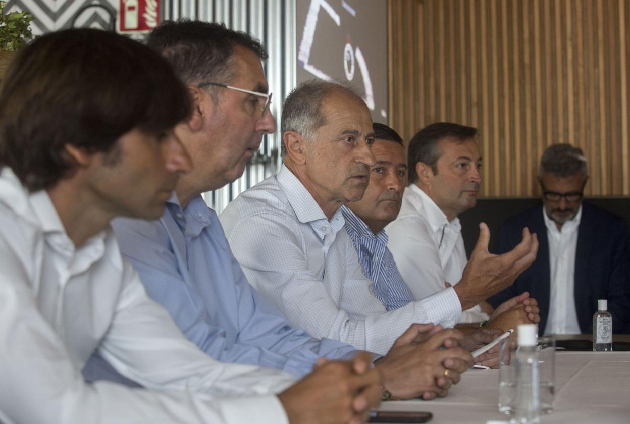 Imagen de archivo de Menéndez, Trueba, Amorrortu, Ortiz, Pérez y Diego, este verano durante la presentación del nuevo proyecto del Racing. 