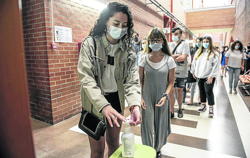 Alumnos de la Universidad de Cantabria, en su vuelta a las aulas en plena pandemia.