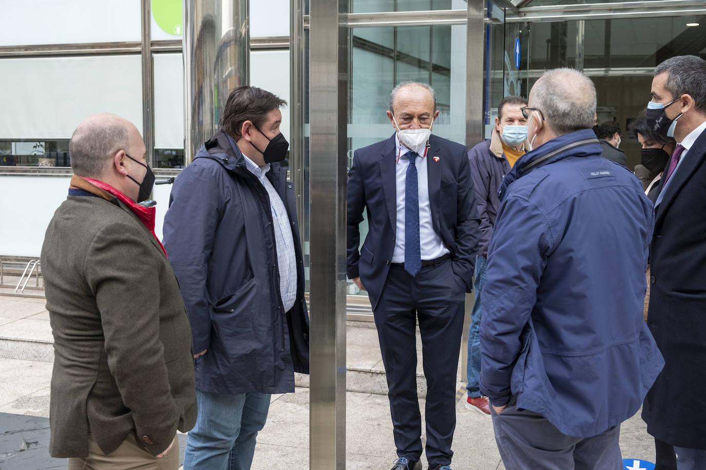 Francisco Javier López Marcano es consejero del Gobierno de Cantabria por quinta vez. El exalcalde de Torrelavega vuelve al Ejecutivo después de superar sin mácula judicial los cinco procesos en los que estaba envuelto y que le obligaron a retirarse de la vida política durante casi seis años