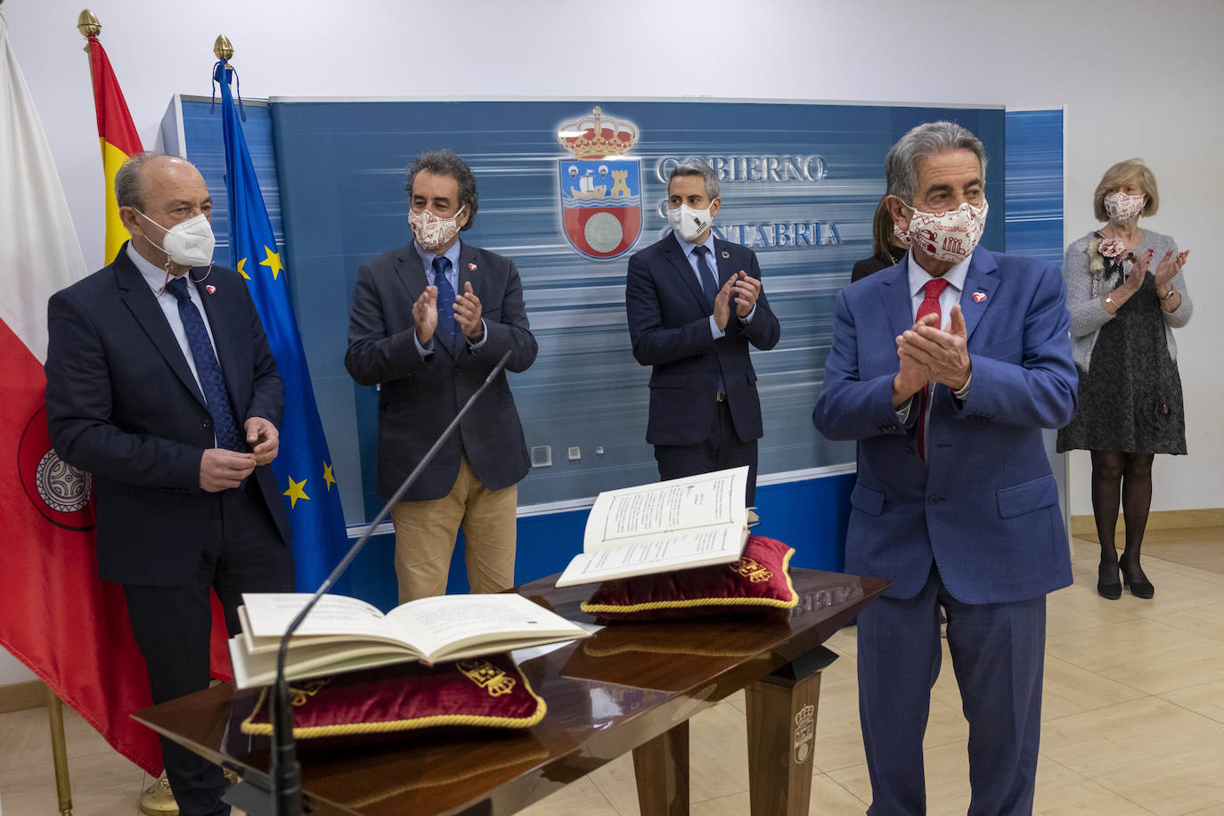 Francisco Javier López Marcano es consejero del Gobierno de Cantabria por quinta vez. El exalcalde de Torrelavega vuelve al Ejecutivo después de superar sin mácula judicial los cinco procesos en los que estaba envuelto y que le obligaron a retirarse de la vida política durante casi seis años