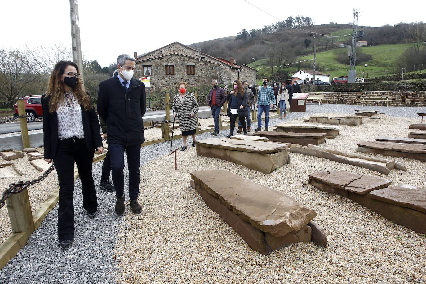 Se levanta sobre un cementerio cristiano con más de mil años de historia, datado entre el año 799 y el 971 después de Cristo