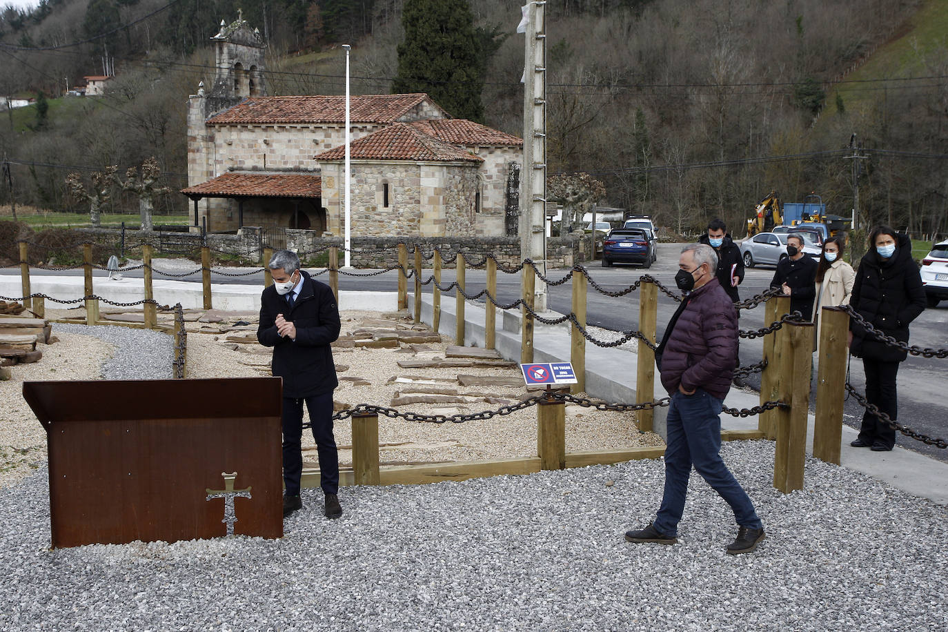 Se levanta sobre un cementerio cristiano con más de mil años de historia, datado entre el año 799 y el 971 después de Cristo