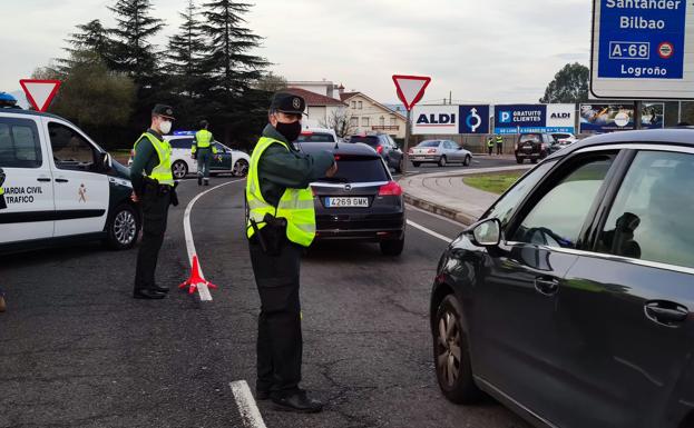 Controles móviles para «sorprender» a quienes pretenden saltarse los cierres municipales