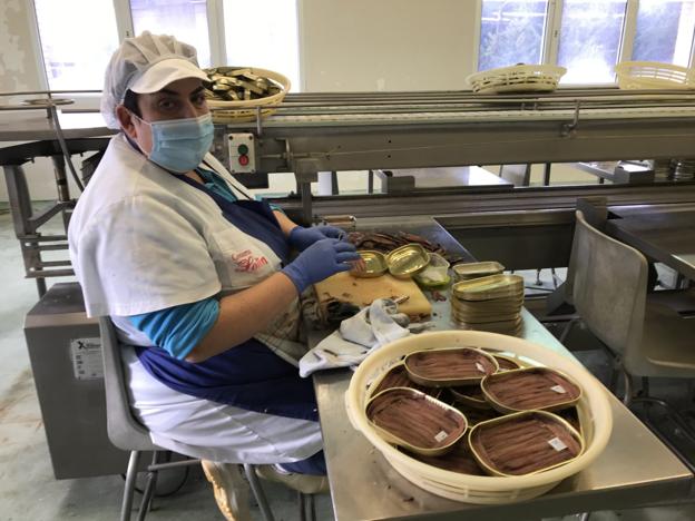 Conservas Lolín, una empresa pionera en el compromiso por la anchoa del Cantábrico de calidad