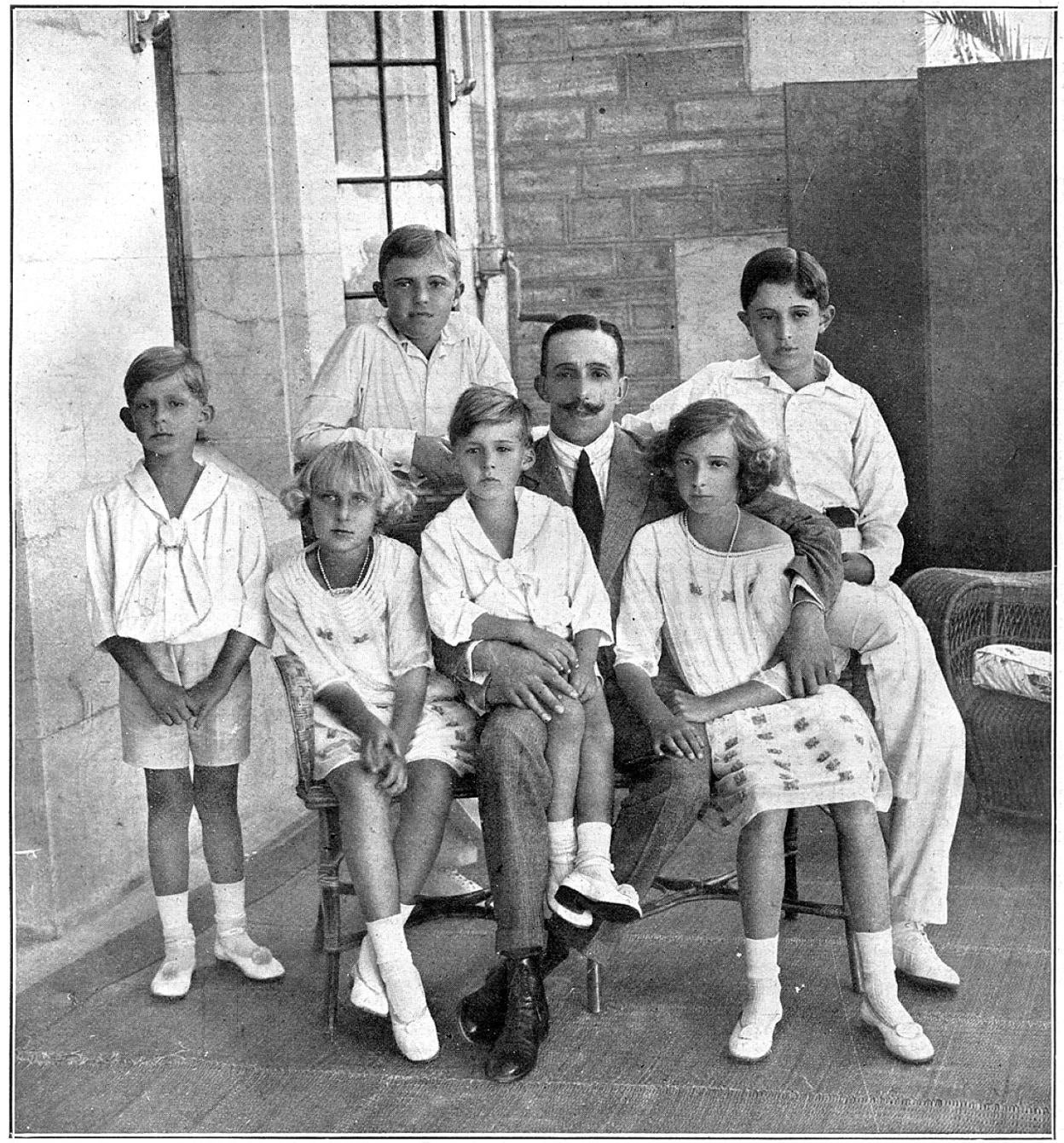 Alfonso XIII y su familia durante una de sus estancias en Santander. DM