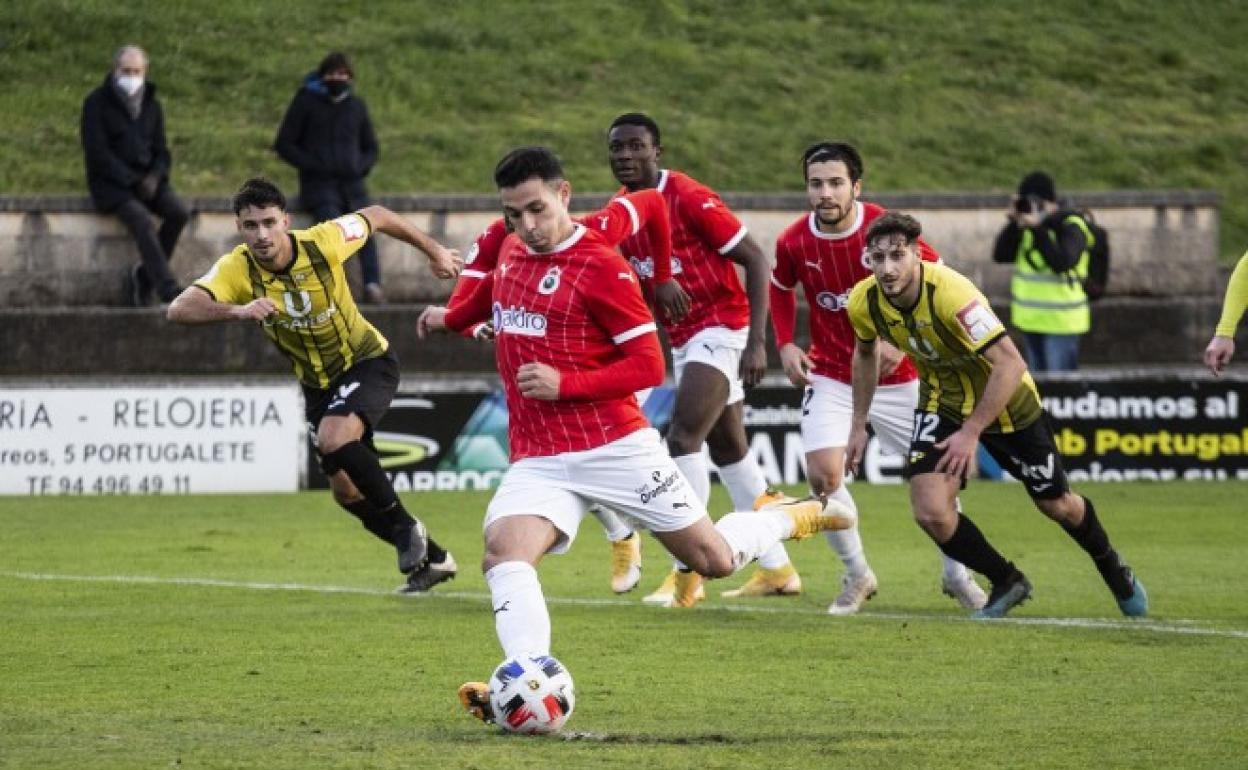 Imagen de archivo de Bustos, en el partido ante el Portugalete.