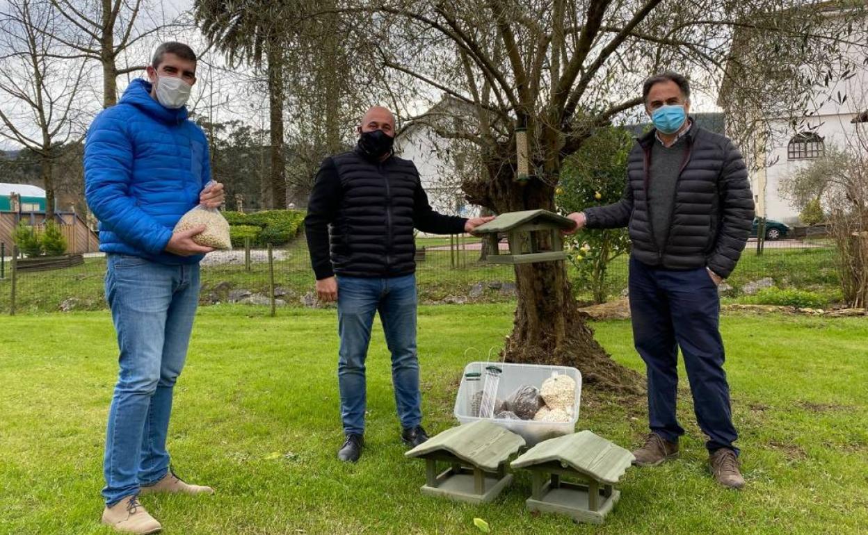 El alcalde de Cartes junto al concejal Carlos Rubio y Germán Castellano