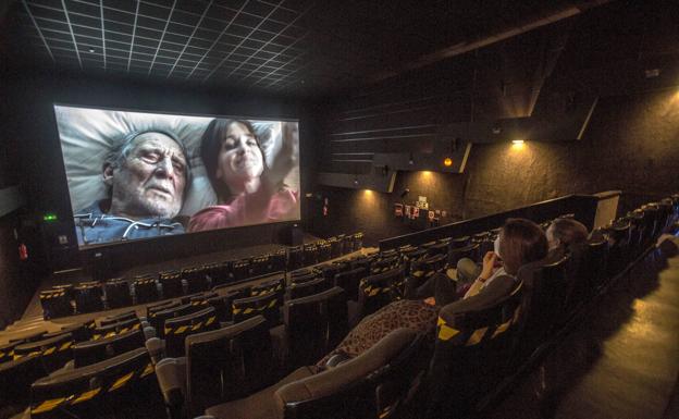 Imagen de uan sala de la cadena Cinesa, que anuncia su reapertura el 18 de febrero. 