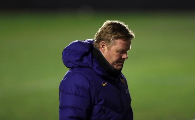 Ronald Koeman, durante un entrentamiento del Barcelona. 