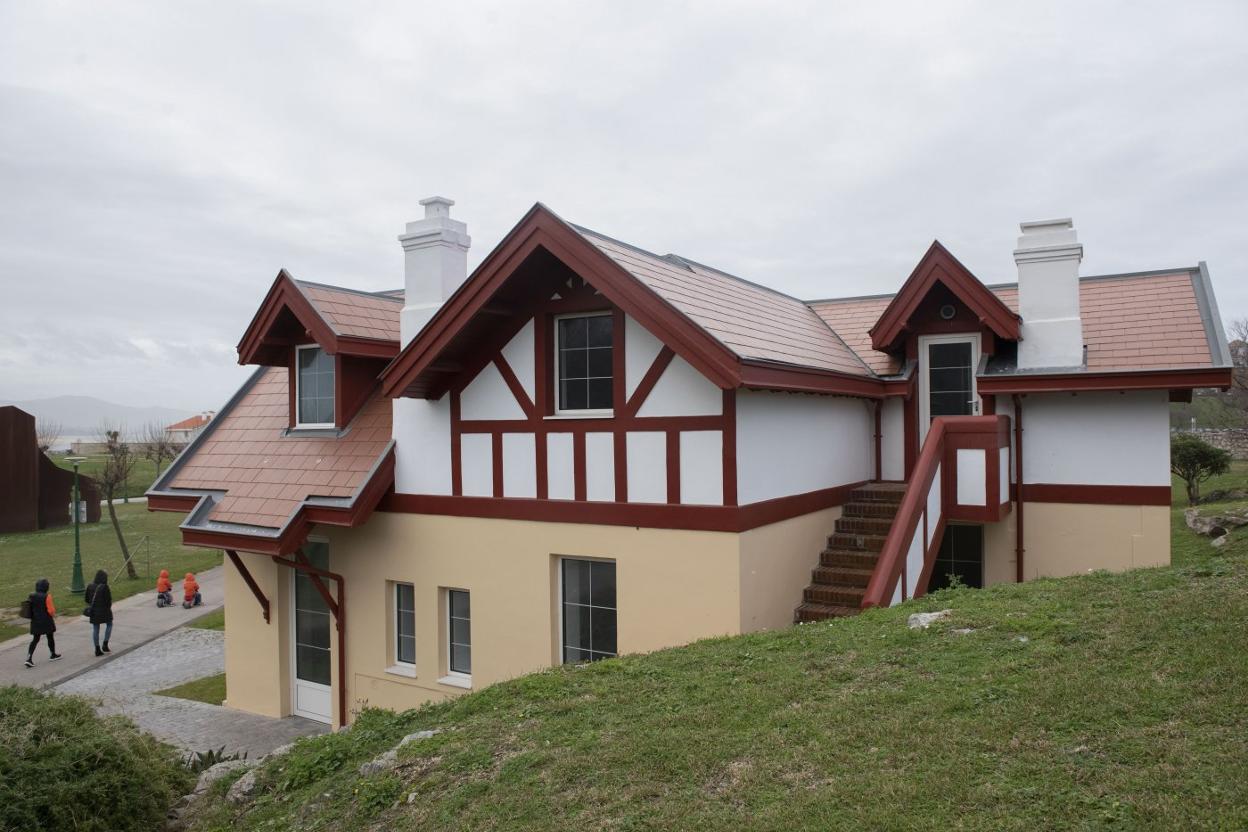 El proyecto para modernizar la Casa de los Guardeses y convertirla en una oficina de turismo no contemplaba modificar el exterior del inmueble. 