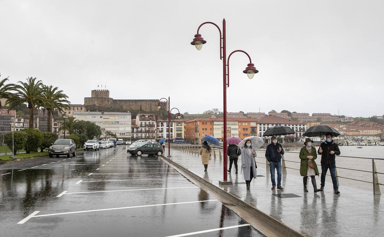 El renovado paseo marítimo de San Vicente está abierto desde este pasado viernes. 