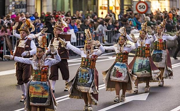 Galería. Derroche de imaginación por las calles en el desfile de Santander del año pasado.
