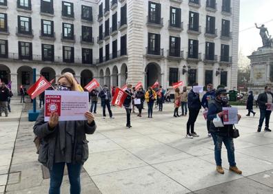 Imagen secundaria 1 - En la concentración se han observado las medidas de seguridad a las que obliga el covid.